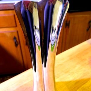 LENOX Heart Bud Vase, item is in excellent condition. I cleaned it myself.